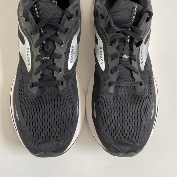 Brooks Adrenaline GTS 23 Shoes Mens 11.5 Black White Silver Road Jogging Support main image 4